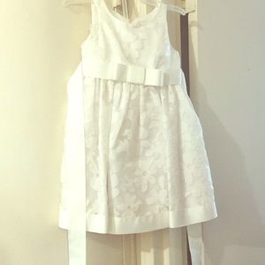 Toddler Girls size 3, White Flowery Dress.